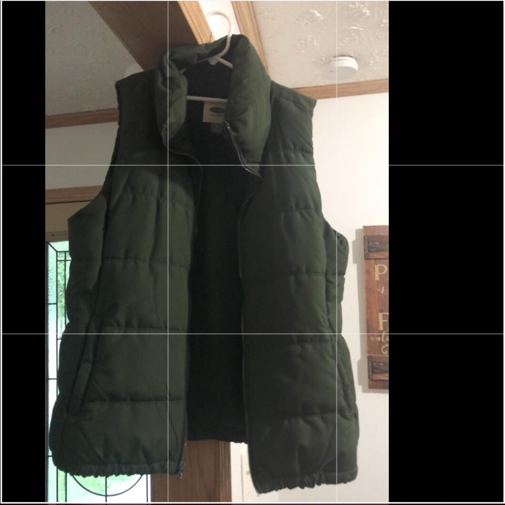 Women’s Old Navy puffy vest